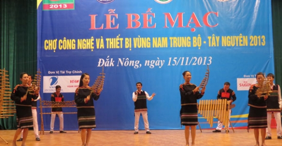 Bế mạc Chợ công nghệ và thiết bị vùng Nam Trung Bộ và Tây Nguyên (Techmart Dak Nong 2013)